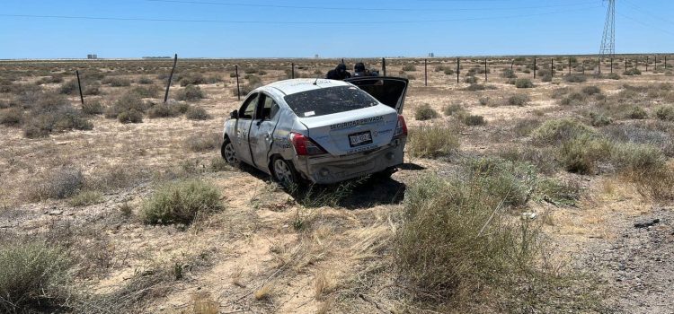 Volcó automóvil en la carretera Puerto Peñasco-Caborca