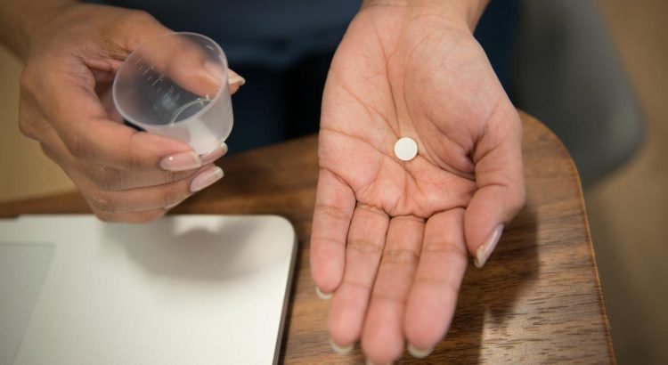 Preservan temporalmente acceso a la píldora abortiva en Estados Unidos
