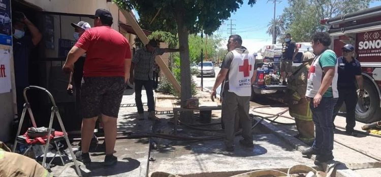 Incendio acaba con negocio en Altar