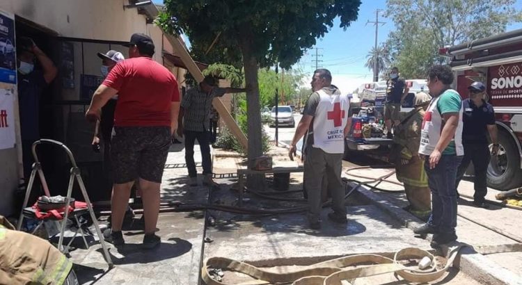 Incendio acaba con negocio en Altar