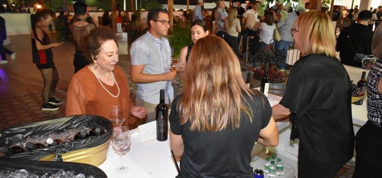 Con gran afluencia de personas se lleva a cabo el Festival de la Uva y el Vino 2023