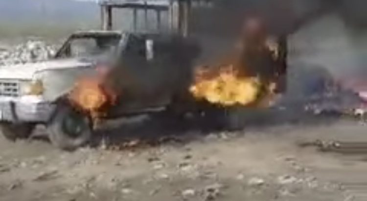 Se incendia vehículo en el basuron municipal