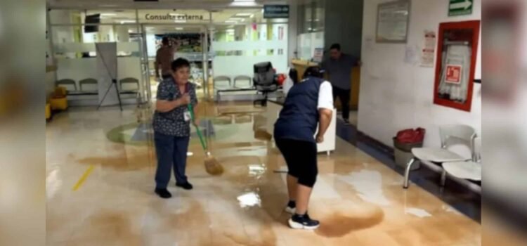Tormenta provoca inundación en hospital del IMSS en Nogales; se activan protocolos de emergencia
