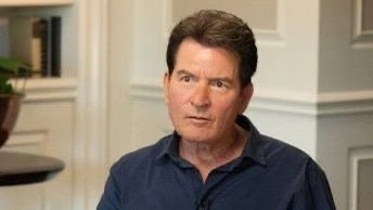 Charlie Sheen revela que tomó el control de un avión mientras estaba ebrio