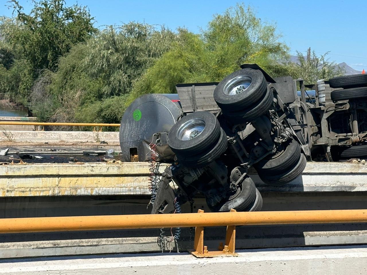 Conagua emite alerta por derrame químico en Canal Alto, al sur de Sonora