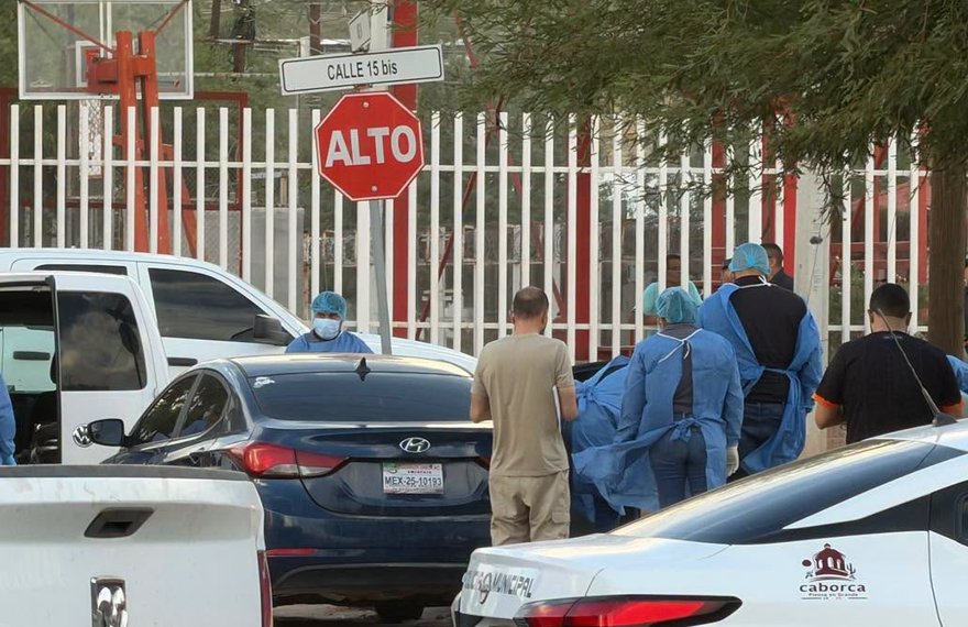 Encuentran cadáver al interior de un auto en Caborca